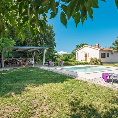 Beautiful Home In Bale With Kitchen Eksteriør bilde
