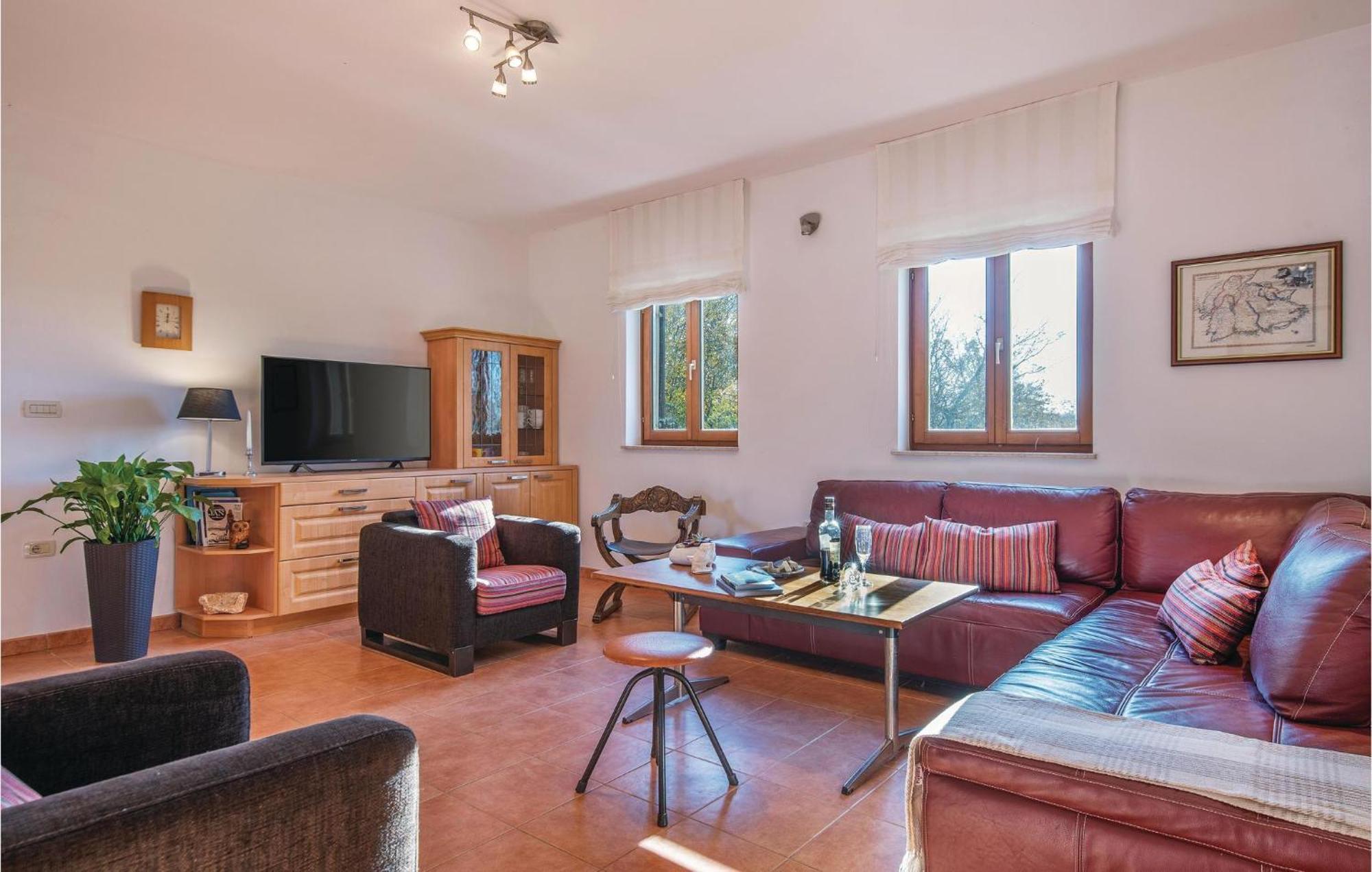 Beautiful Home In Bale With Kitchen Eksteriør bilde