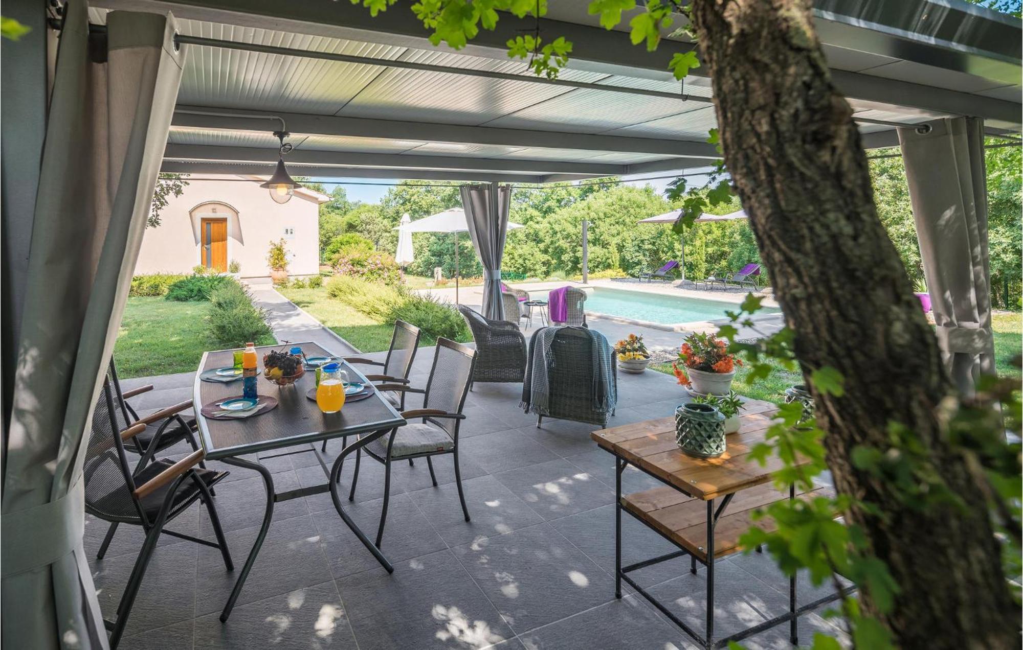 Beautiful Home In Bale With Kitchen Eksteriør bilde
