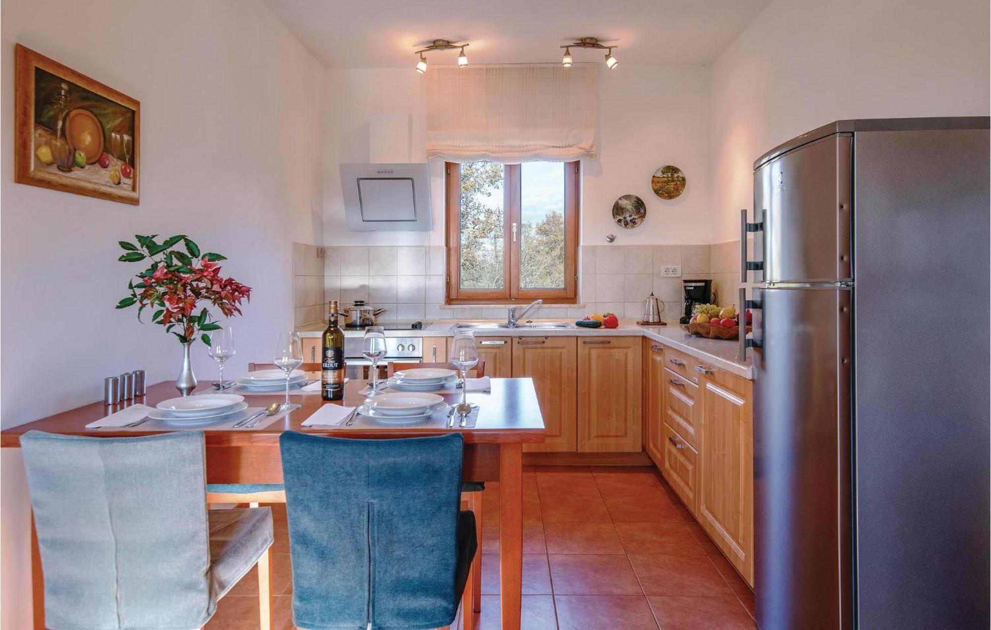 Beautiful Home In Bale With Kitchen Eksteriør bilde