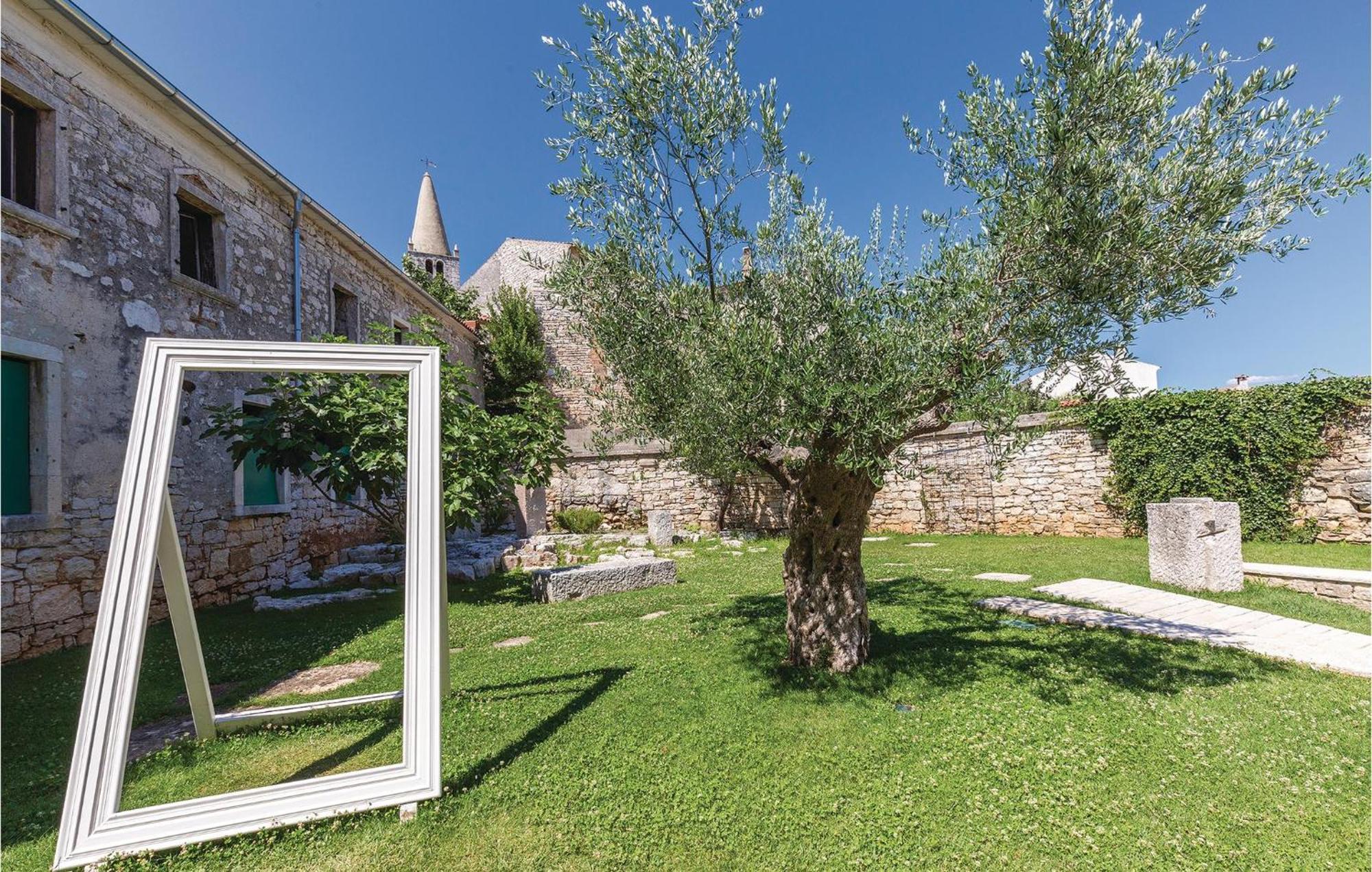 Beautiful Home In Bale With Kitchen Eksteriør bilde