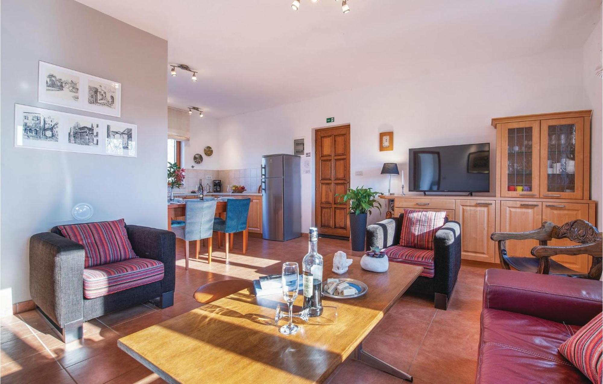 Beautiful Home In Bale With Kitchen Eksteriør bilde