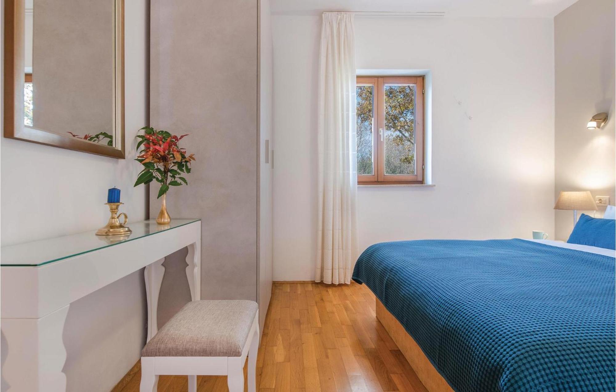 Beautiful Home In Bale With Kitchen Eksteriør bilde